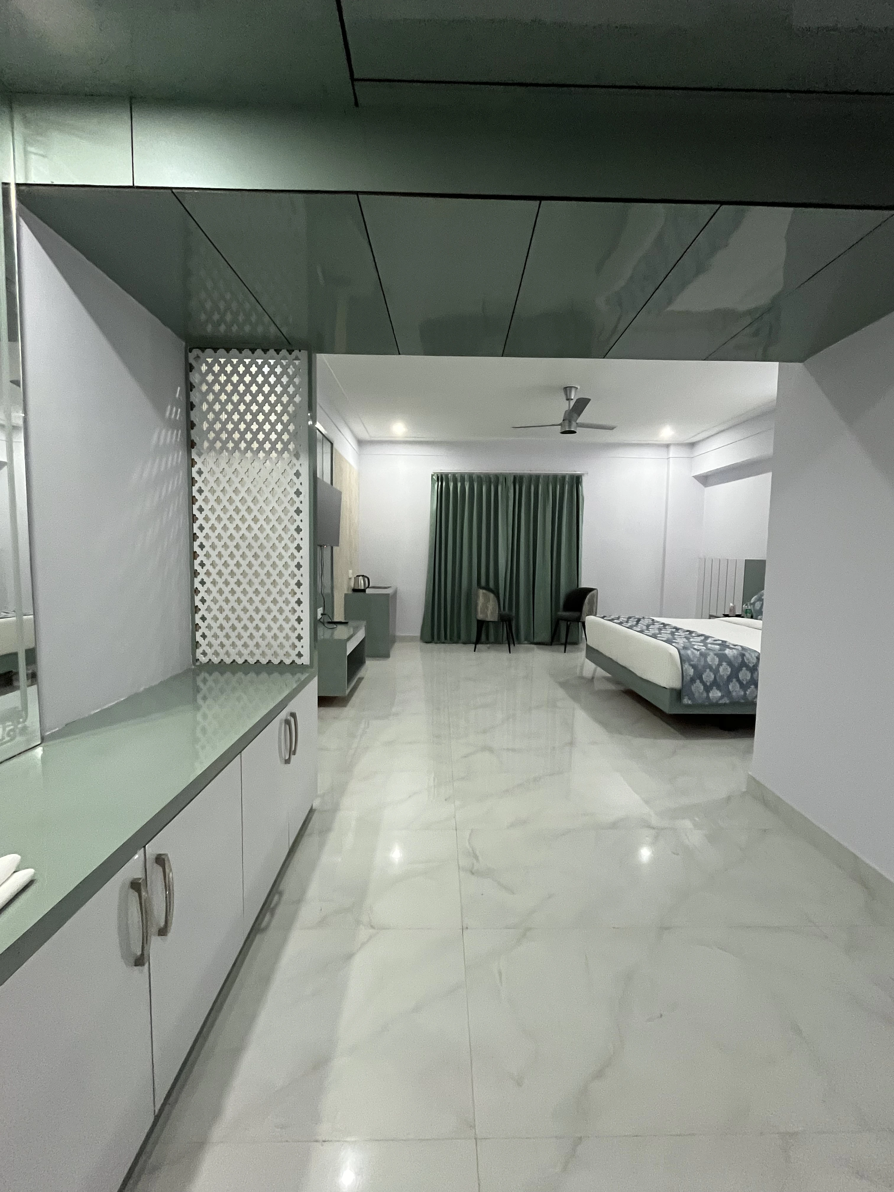Luxury Washroom 4